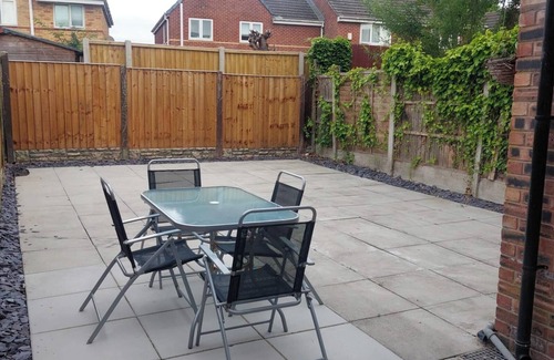 Liverpool House | Knotty Ash - 3 Beds - Sleeps 6 - On-Site Parking