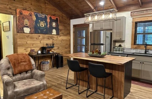 Jasper Cabin | Knotty Pine cabin, Couples Retreat w/Hot TubnAnd Patio Gas log Fireplace.