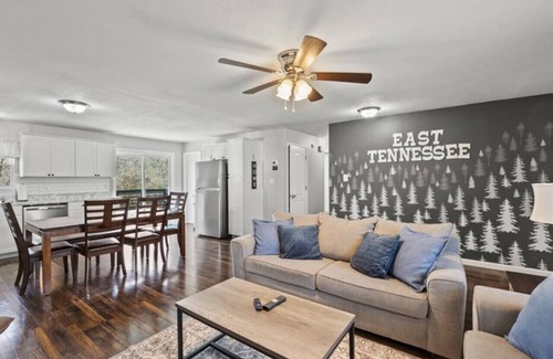 Knoxville House | Knox Retreat ~ Cozy Home w/Outdoor Entertainment