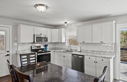 Knoxville House | Knox Retreat ~ Cozy Home w/Outdoor Entertainment