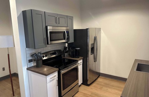 Downtown Knoxville Condo | Knoxville Old City Hideaway - Free Parking