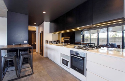 Fremantle Apartment | Knutsford Modern : Stylish light and bright in modern complex 5 min walk to Freo