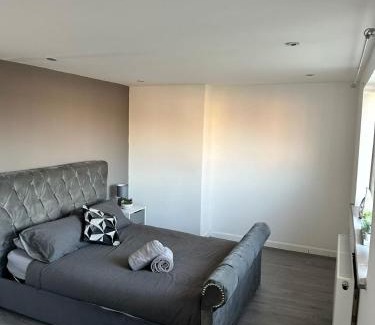 Newcastle-Under-Lyme House | Knutton Guest House