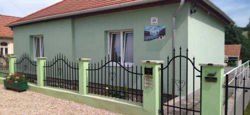 Uppony House | KOÓS VENDÉGHÁZ