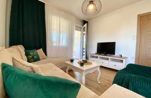 Mladenovac House | Košutica Vila