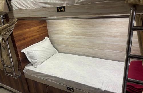 Bandra East Apartment | Kohinoor Guest House