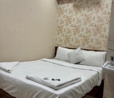 Bandra East Apartment | Kohinoor Guest House
