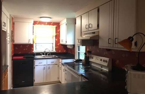 Steelville Cottage | Koi Cottage With Mineral Hot Tub ~ Located Minutes From The Upper Meramec River