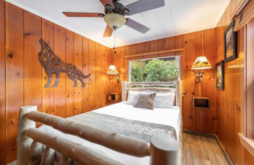 Maple Valley House | Koi Story Cabin on the Lake - Waterfront, near Bike Trail