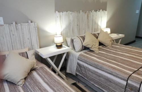 Vredenburg Apartment | Kom Kuier Self-Cater