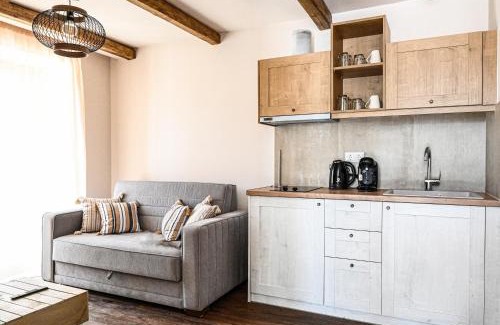 Delphi Apartment | Komody