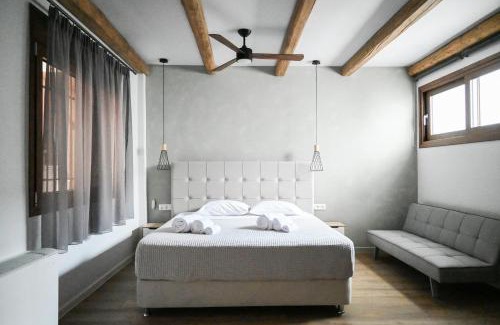 Delphi Apartment | Komody