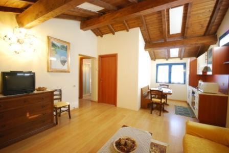 San Zeno House | Komote