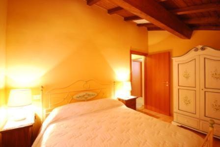 San Zeno House | Komote