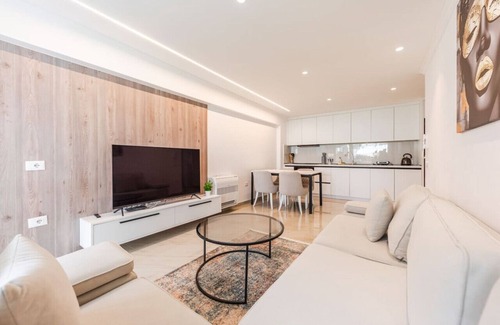 Tirana Condo | Kondo Stays - Mumba Apartment 1