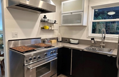 Venice House | Kong Guest H-5 mins walk to Venice Canal and Beach, Abbot Kinney's famous street