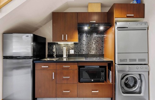 Sun Peaks Apartment | Kookaburra Lodge 403: Stunning Penthouse Studio Over Two Levels