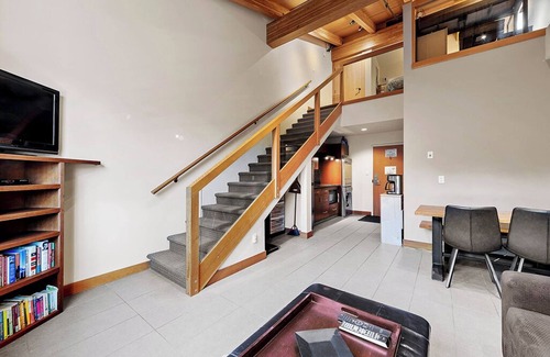 Sun Peaks Apartment | Kookaburra Lodge 403: Stunning Penthouse Studio Over Two Levels