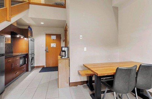 Sun Peaks Apartment | Kookaburra Lodge 403: Stunning Penthouse Studio Over Two Levels