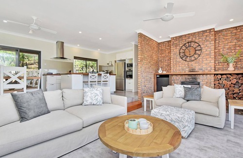 North Rothbury House | Kookaburra Range escape