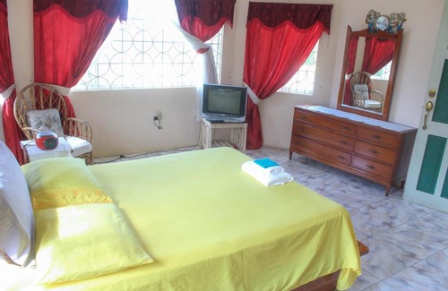 Santa Cruz House | Kool Rooms Guest House