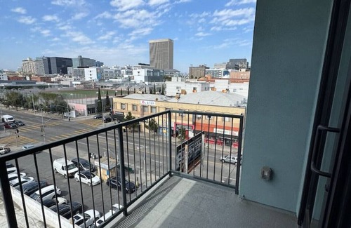 Wilshire Center Apartment | Koreatown 1 Bed + 1 Bath (ID240)