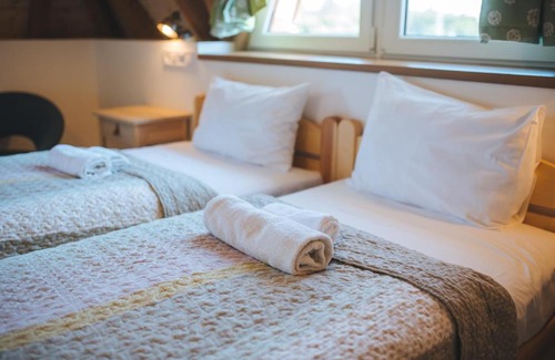 Tiszaorveny Bed & Breakfast | Kormorán panzió