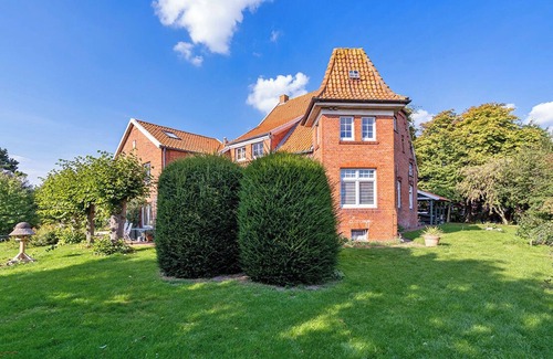 Pilsum Apartment | Kornboden vacation apartment in the Pilsumer Hof with a fantastic garden