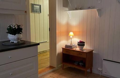 B House | Koselig gammelt hus på gård