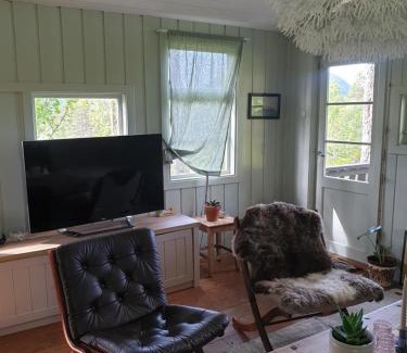 Skodje House | Koselig hytte i skogen