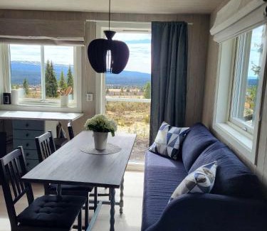 Kamben House | Koselig liten fjellhytte i flott turterreng både sommer og vinter