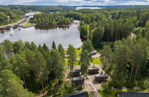 Kuusa House | Koskisviitti 1 - Private & Cozy Lakeside Suite with Hot Tub