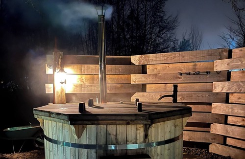 Mesnil Sous Les Cotes Cabin | Kota room with wood-heated Finnish spring-water bath