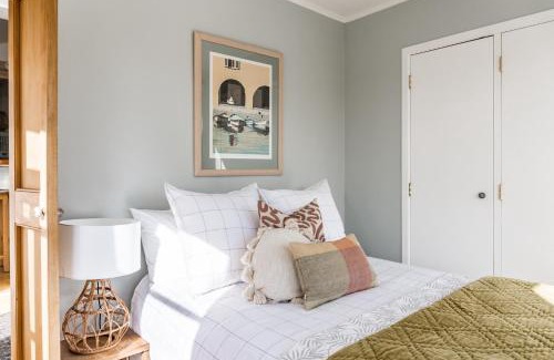 Raglan House | Kowhai Cottage & Studio