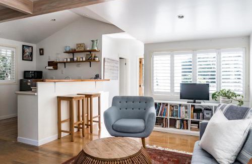 Raglan House | Kowhai Cottage & Studio