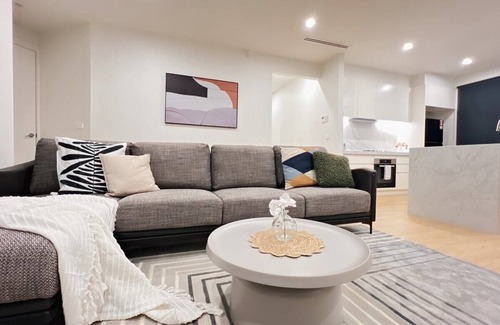 Box Hill North House | KozyGuru | BoxHill North | Designer Grad Home