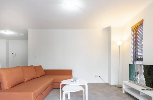 Redfern Apartment | Kozyguru | Redfern | Cozy Apt Near Train Station