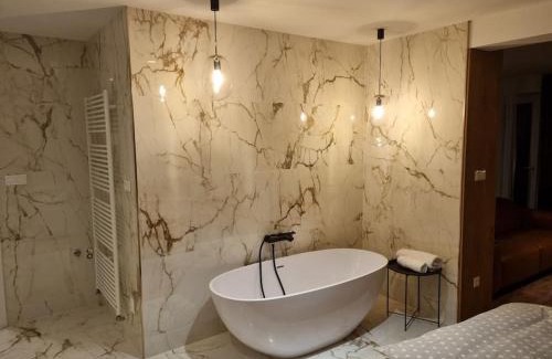 Banska Bystrica District Apartment | Krásný apartman s vybavením a bezplatným parkovanim