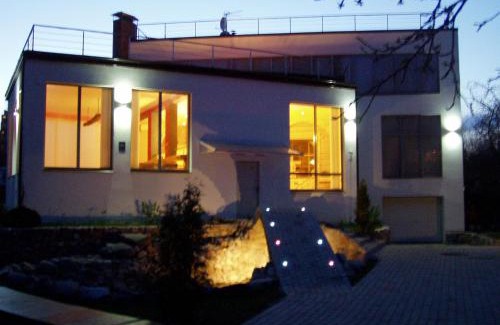 Zemgale Suburb House | Kreisā Impērija