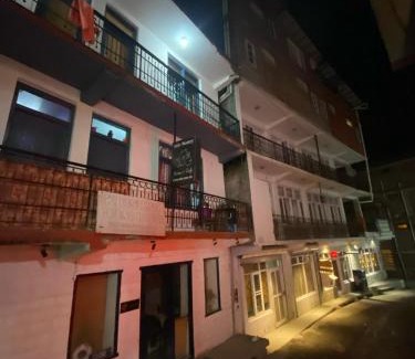Old Manali House | Krishna Guesthouse by AttiC Monkey, Old manali next to Drifters cafe