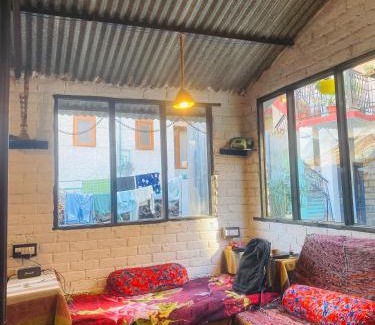 Old Manali House | Krishna Guesthouse by AttiC Monkey, Old manali next to Drifters cafe