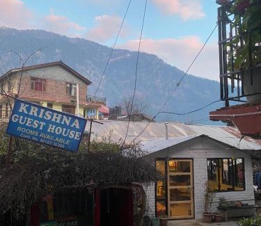 Old Manali House | Krishna Guesthouse by AttiC Monkey, Old manali next to Drifters cafe