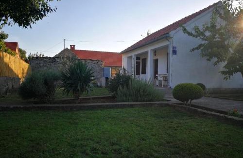 Oklaj House | Kuća za odmor "Joso"