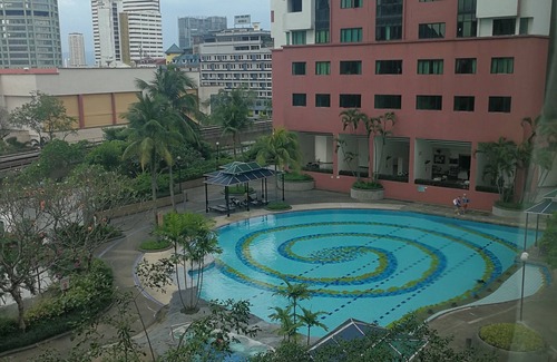 Kuala Lumpur City Centre Condo | Kuala Lumpur City Center 120 Meter To PWTC LRT Station吉隆坡太子世界贸易中心旁的公寓近地铁站