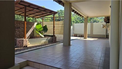 Teluk Cempedak Villa | Kuantan Tok Sira Spacious 5 Rooms Bangalow near Teluk Cempedak
