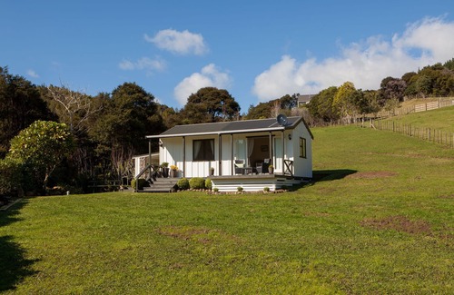 Kuaotunu Cottage | Kuaotunu's Peebles Cottage