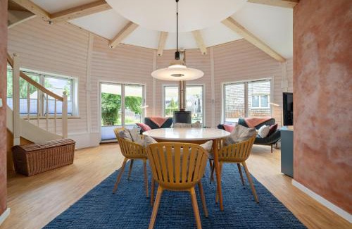 Muritz House | Kugelhaus Eos - Sonnengeküsstes Ferienhaus in organischer Bauweise am Seeufer