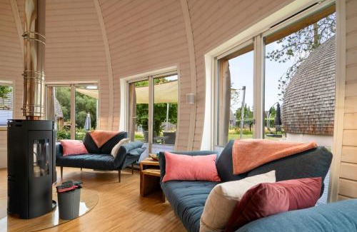 Muritz House | Kugelhaus Eos - Sonnengeküsstes Ferienhaus in organischer Bauweise am Seeufer