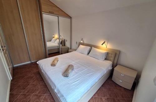 Kumbor Apartment | Kumbor sunny port with shared pool