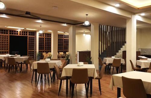 Thulusdhoo Island Hotel | Kuredhi View